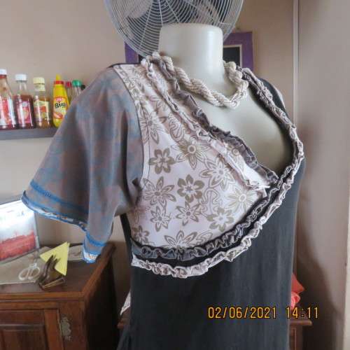 Beautiful black stretch cotton KHEERA long top with white/beige and grey/blue inlays.Size 36/38