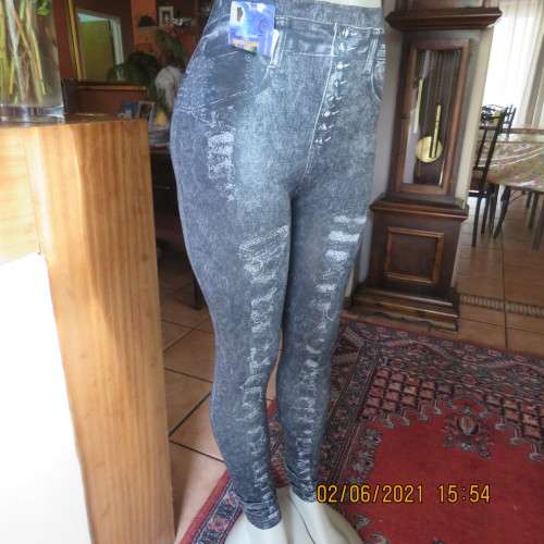 Denim jeans pattern designed jeggings in stretch polyester for size 32 to 34. Wide waistband.New