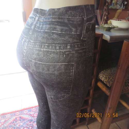 Denim jeans pattern designed jeggings in stretch polyester for size 32 to 34. Wide waistband.New
