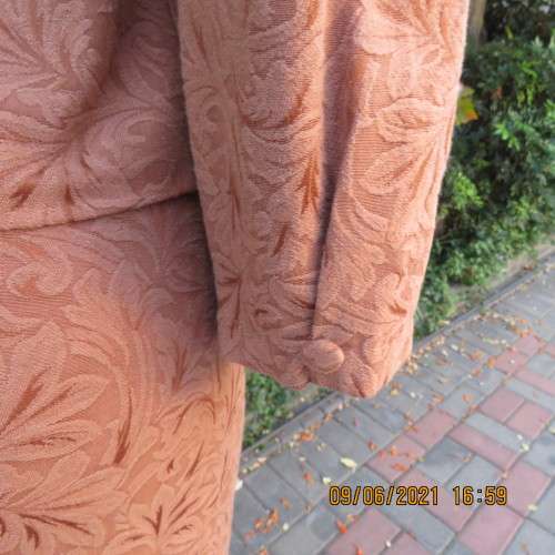 Avant Garde skirt and cropped jacket outfit in embossed golden brick poly/viscose blend.Size 32/34