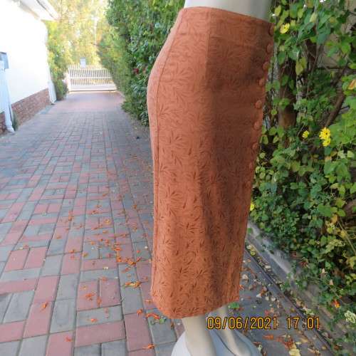 Avant Garde skirt and cropped jacket outfit in embossed golden brick poly/viscose blend.Size 32/34