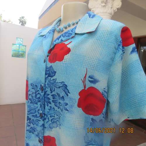 As new cheerful short sleeve top in blue floral pattern and red roses. Button down.Size 40/16.