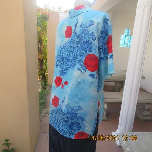 As new cheerful short sleeve top in blue floral pattern and red roses. Button down.Size 40/16.