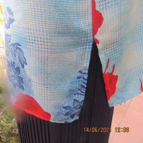 As new cheerful short sleeve top in blue floral pattern and red roses. Button down.Size 40/16.