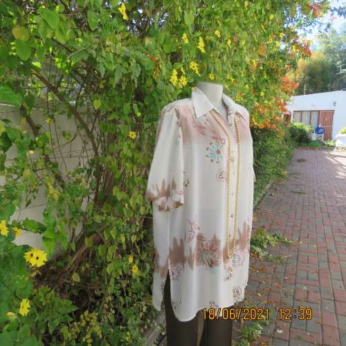 PENNY C rich cream button down top with brick/brown and blue paisley pattern. Size 48/24. As new