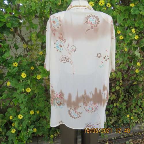 PENNY C rich cream button down top with brick/brown and blue paisley pattern. Size 48/24. As new
