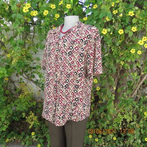 Classic geometric print cream short sleeve top with maroon/black print. Size 36/12.By OXYZONE.