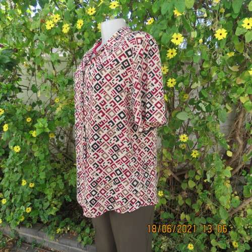 Classic geometric print cream short sleeve top with maroon/black print. Size 36/12.By OXYZONE.