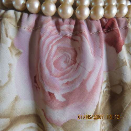 Beautiful rose patterned top in creams and pink with peasant neckline size 34/10 by TOPICS. As new