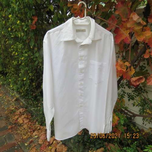 Handsome white heavy 100% cotton classic shirt by WOOLWORTHS in size Large, New condition.