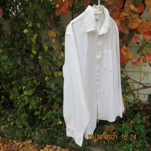 Handsome white heavy 100% cotton classic shirt by WOOLWORTHS in size Large, New condition.