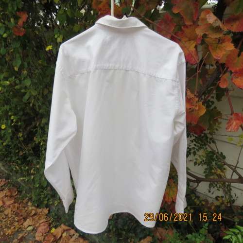 Handsome white heavy 100% cotton classic shirt by WOOLWORTHS in size Large, New condition.