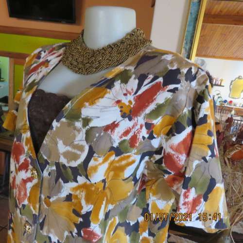 Eye catching boutique made short sleeve autumn colour top with floral design. Size 42/18.As new.