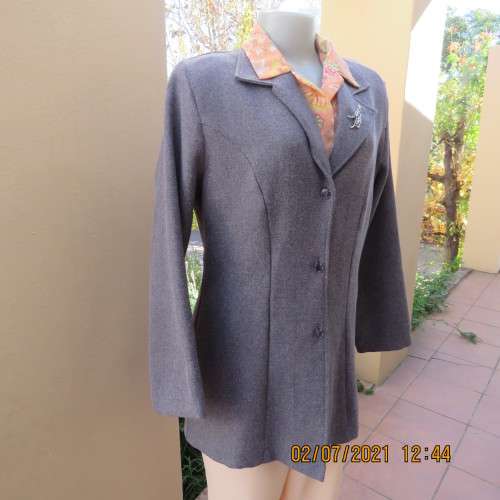 Elegant tailored mottled grey long sleeve jacket in warm polyester.Size 38/14.By SR BOUTIQUE.
