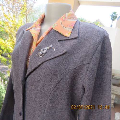 Elegant tailored mottled grey long sleeve jacket in warm polyester.Size 38/14.By SR BOUTIQUE.