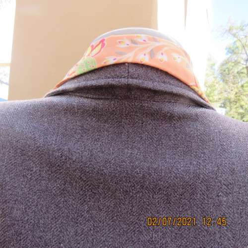 Elegant tailored mottled grey long sleeve jacket in warm polyester.Size 38/14.By SR BOUTIQUE.