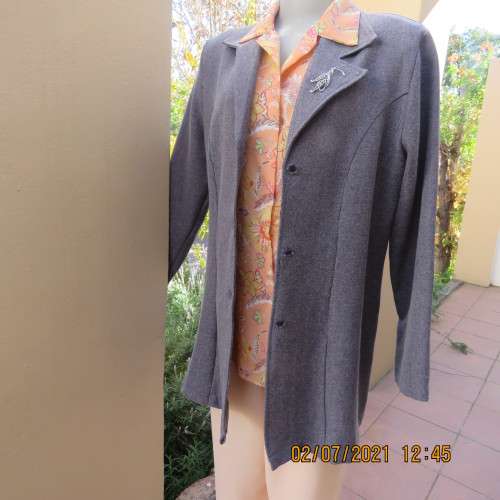 Elegant tailored mottled grey long sleeve jacket in warm polyester.Size 38/14.By SR BOUTIQUE.