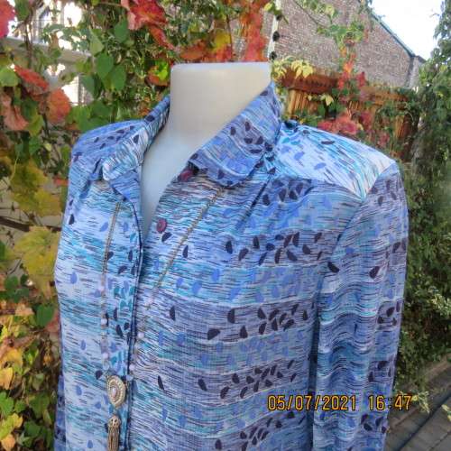 Fabulous vintage shift dress in medley of blues.Hidden button down halfway.Size 36/38 .BEVERLEY BOND