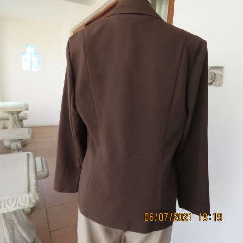 Choc brown zip-up jacket tailored for sophistication. Fully lined.By OASIS size 38/14.New condition.