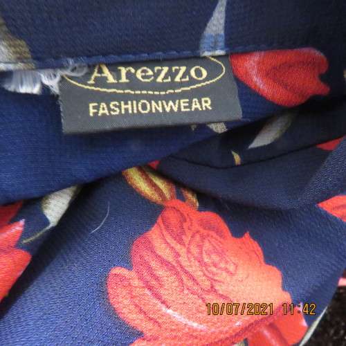 High quality AREZZO long sleeve top in navy with red roses/green leaves.Size 40/16.As new
