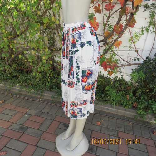 Eighty something permanent knife pleated skirt. White with navy/green/orange/red floral design.42/18