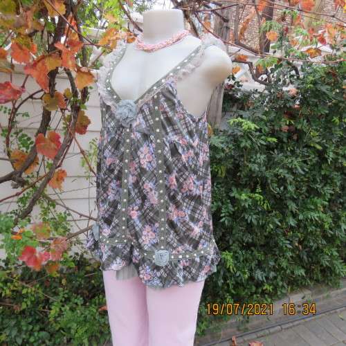 Summer olive green-cream check with blue-peach flowers.Adjustable straps.Size 34.As new