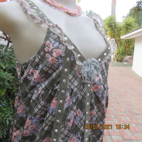 Summer olive green-cream check with blue-peach flowers.Adjustable straps.Size 34.As new