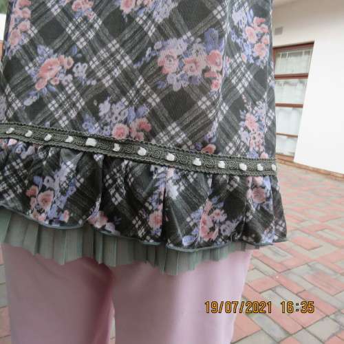 Summer olive green-cream check with blue-peach flowers.Adjustable straps.Size 34.As new