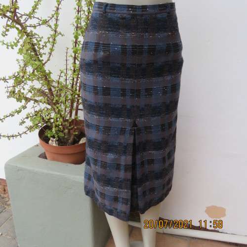 Stunning woolen skirt with double inverted pleat on front. By TEJ. Fully lined.See descript.for size