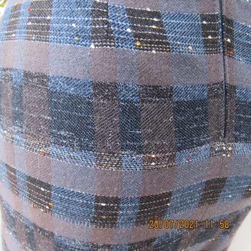Stunning woolen skirt with double inverted pleat on front. By TEJ. Fully lined.See descript.for size