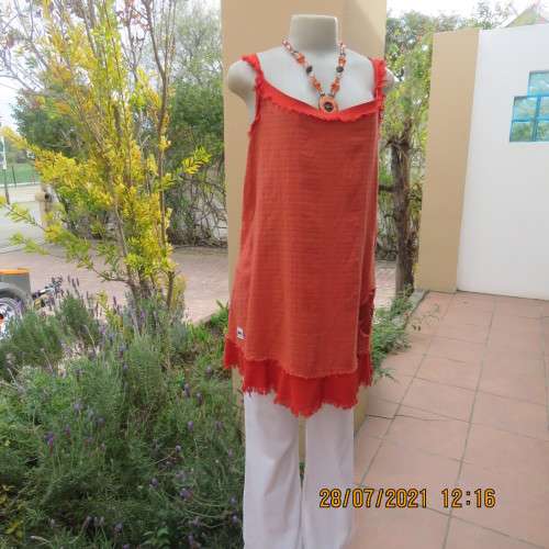Cool summer strappy top by ANT WEAR size 44/20 in burnt orange 100% cotton. Ruffled edging.