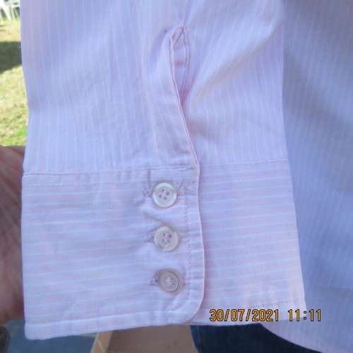 Sassy button down tailored top in pale peach and white vertical stripes. Size 34/10, Open collar.