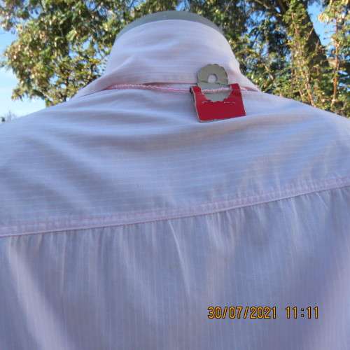 Sassy button down tailored top in pale peach and white vertical stripes. Size 34/10, Open collar.