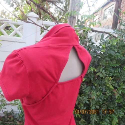 Get noticed in this racy red sexy capped sleeve lycra/cotton top by IDENTITY size 36/12.As new