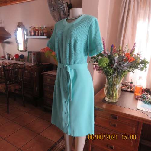 High quality vintage dress by MARCHESA from DELSWA size 42/18 in aquamarine crimplene.As new