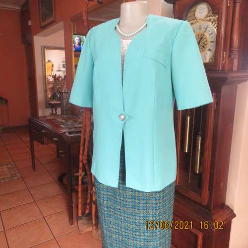 Fresh aquamarine colour short sleeve jacket  with sweetheart neckline by KARISMA size 36/12.As new