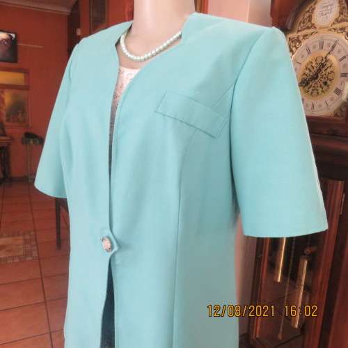 Fresh aquamarine colour short sleeve jacket  with sweetheart neckline by KARISMA size 36/12.As new