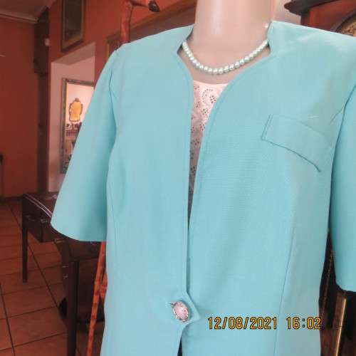 Fresh aquamarine colour short sleeve jacket  with sweetheart neckline by KARISMA size 36/12.As new