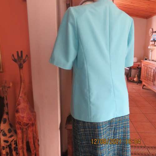 Fresh aquamarine colour short sleeve jacket  with sweetheart neckline by KARISMA size 36/12.As new