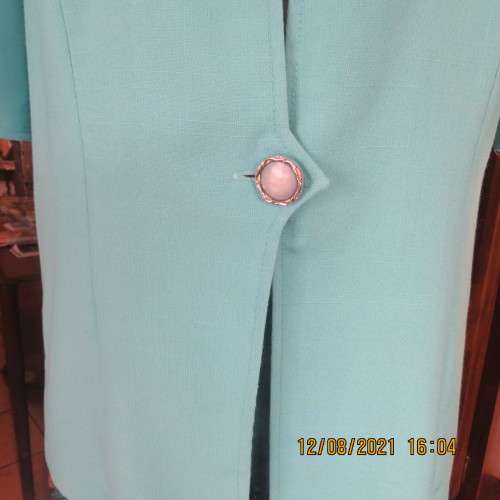 Fresh aquamarine colour short sleeve jacket  with sweetheart neckline by KARISMA size 36/12.As new