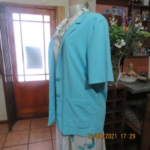 Classic skyblue short sleeve jacket by DELSWA size 36/38. Large front pockets. Button down.As new.