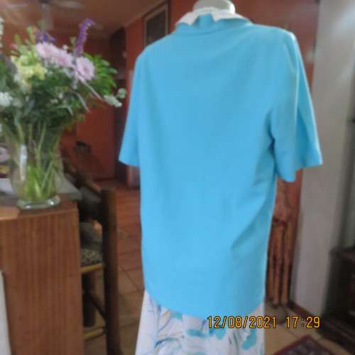 Classic skyblue short sleeve jacket by DELSWA size 36/38. Large front pockets. Button down.As new.