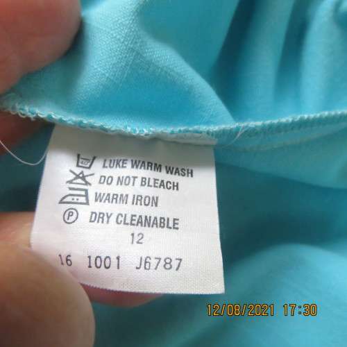 Classic skyblue short sleeve jacket by DELSWA size 36/38. Large front pockets. Button down.As new.