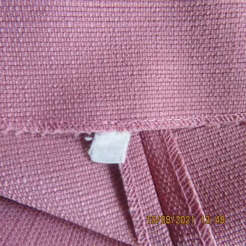 Sleeveless rosepink open jacket in size 34 to 36.