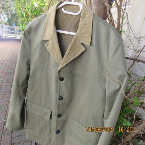 Ultimate in quality!.STERLING men`s Medium jacket in pale army green.Cotton outer - corduroy inner.