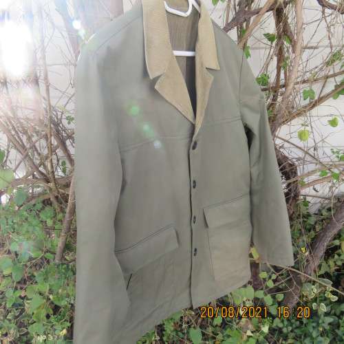 Ultimate in quality!.STERLING men`s Medium jacket in pale army green.Cotton outer - corduroy inner.