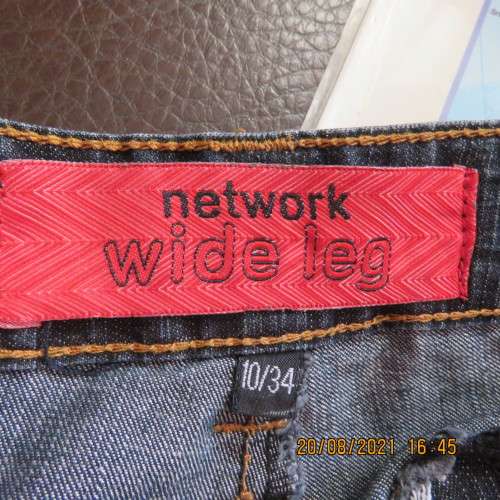 Wide legged dark blue denim jeans with low rise size 34/10.Size pockets.Dummies at back.New cond.