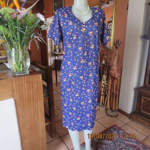 Vintage boutique shift dress. Royal blue with orange/pink and lime green flowers.Size 42/18.As new