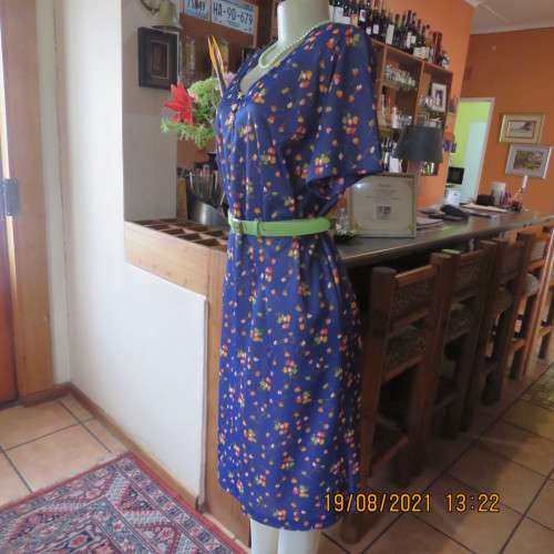 Vintage boutique shift dress. Royal blue with orange/pink and lime green flowers.Size 42/18.As new
