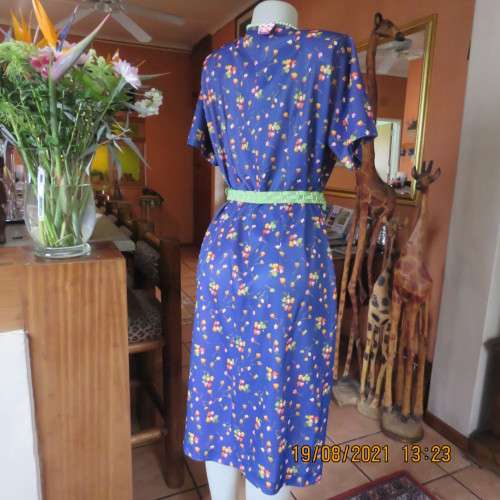 Vintage boutique shift dress. Royal blue with orange/pink and lime green flowers.Size 42/18.As new